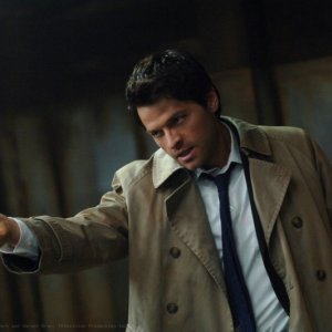 Misha Collins in una scena dell'episodio On the Head of a Pin di Supernatural