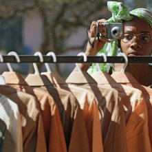 Anika Noni Rose in una scena della serie The No. 1 Ladies' Detective Agency