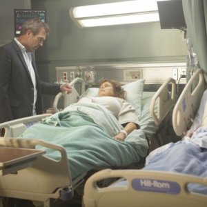 Hugh Laurie in una scena di Simple Explanation da Dr. House: Medical Division
