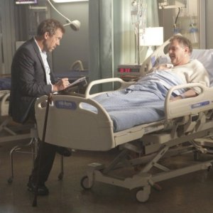 Hugh Laurie in una scena tratta da Simple Explanation di Dr. House: Medical Division