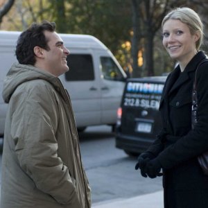 Joaquin Phoenix e Gwyneth Paltrow in una sequenza del film film Two Lovers