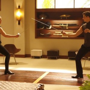 Olivia Williams ed Enver Gjokaj in una scena dell'episodio Spy in the House of Love di Dollhouse
