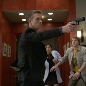 Reed Diamond in una scena dell'episodio Spy in the House of Love di Dollhouse