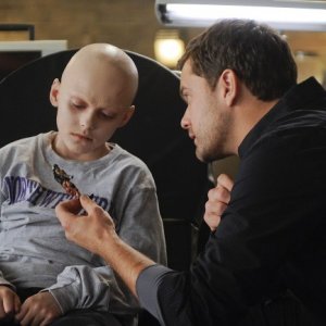Spencer List e Joshua Jackson in una scena dell'episodio Inner Child di Fringe