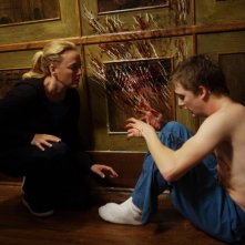 Virginia Madsen e Kyle Gallner in una scena del film The Haunting in Connecticut