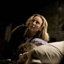 Virginia Madsen è Sara nel film The Haunting in Connecticut