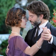 Gabriella Pession e Johannes Brandrup in una sequenza de Lo smemorato di Collegno