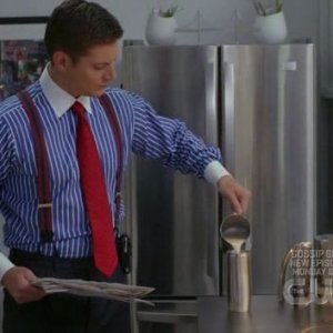 Jensen Ackles in una versione insolita di Dean Winchester nell'episodio 'It's a Terrible Life' della quarta stagione di Supernatural