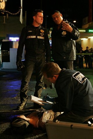Laurence Fishburn e George Eads in una scena dell'episodio 'Turn, Turn, Turn' della nona stagione di CSI - Las Vegas
