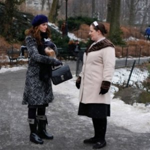 Leighton Meester insieme a Zuzanna Szadkowski nell'episodio 'Remains of the J' della serie tv Gossip Girl