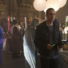 Wallace Langham indaga sui partecipanti alla conventio nell'episodio 'A Space Oddity' della serie tv CSI: Crime Scene Investigation