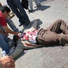 Marco Iannitello sul set di un film, con il make up artist