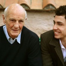 Philippe Leroy e Andrea Lucente in una scena del film Nient'altro che noi