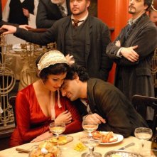Anna Netrebko e Rolando Villazón in un'immagine del film La Bohème