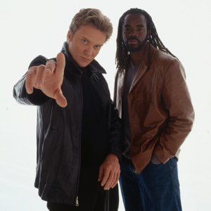 Anthony Michael Hall e John L. Adams in una immagine promo di The Dead Zone