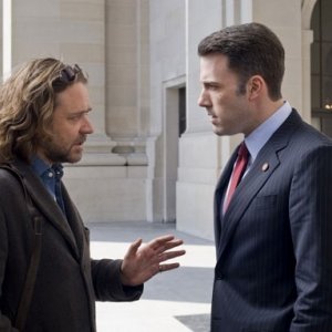 Russell Crowe e Ben Affleck in una scena del film State of Play