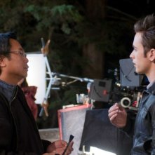 Il regista James Wong e l'attore Justin Chatwin sul set del film Dragonball