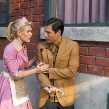 Jenni Baird e Eric McCormack in una scena del film Alien Trespass