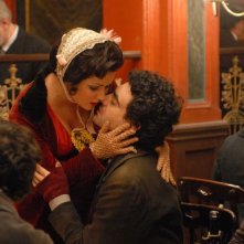 Le star Anna Netrebko e Rolando Villazón in un'immagine del film 'La Bohème'