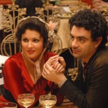 Le star Anna Netrebko e Rolando Villazón in una scena del film 'La Bohème'