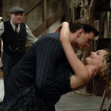Nora Arnezeder in una scena del film Faubourg 36