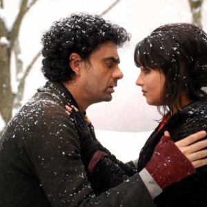Rolando Villazón e Anna Netrebko in una scena del film La Bohème