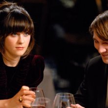 Zooey Deschanel e Paul Dano in una scena del film Gigantic