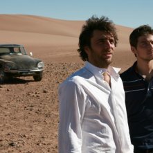 Adriano Giannini ed Emanuele Bosi vanno in cerca del padre che li ha abbandonati in La casa sulle nuvole