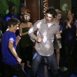 Matt Dallas insieme a Jean-Luc Bilodeau in una scena dell'episodio ' Free to Be You and Me ' della serie tv Kyle XY