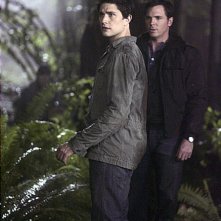 Matt Dallas insieme a Nicholas Lea nell'episodio 'Endgame' della prima stagione della serie tv Kyle XY