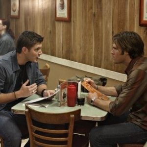 Jared Padalecki e Jensen Ackles in una scena dell'episodio The Monster at the End of this Book di Supernatural