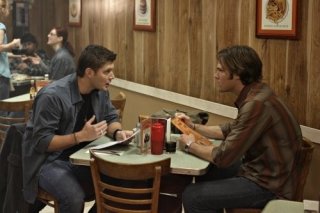 Jared Padalecki e Jensen Ackles in una scena dell'episodio The Monster at the End of this Book di Supernatural