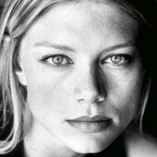 primo piano di Peta Wilson in bianco e nero