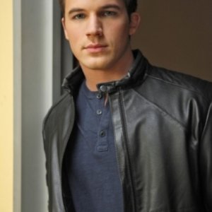 Matt Lanter è Liam nell'episodio Life's a Drag di 90210