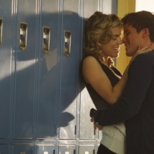 Matt Lanter ed Annalynne McCord in una scena dell'episodio Life's a Drag di 90210