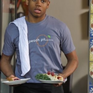 Tristan Wilds in una scena dell'episodio Life's a Drag di 90210