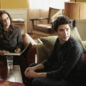 Anna Galvin e Matt Dallas nell'episodio 'Grounded' della seconda stagione della serie televisiva Kyle XY