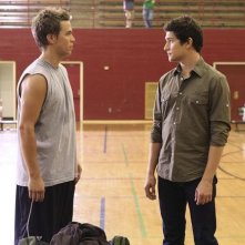 Chris Olivero insime al collega Matt Dallas in un momento dell'episodio 'Grey Matters' della serie tv Kyle Xy