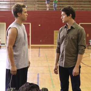 Chris Olivero insime al collega Matt Dallas in un momento dell'episodio 'Grey Matters' della serie tv Kyle Xy