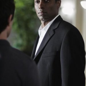 Conrad Coates in una scena dell'episodio 'Scacco alla Madacorp' della serie tv Kyle XY