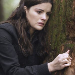 Jaimie Alexander in un momento drammatico dell'epidodio 'In cerca di Jessi' della serie televisiva Kyle XY