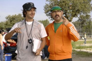 Benjamín Vicuña e Javier Cámara in una scena del film Fuori menù