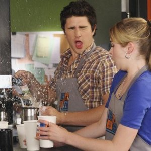 Kirsten Prout e Matt Dallas in una scena dell'episodio 'Between the Rack and a Hard Place' della serie tv Kyle XY