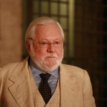 Paolo Villaggio in una scena del film Generazione 1000 euro