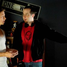 Peter Oldring e il regista Martin Gero sul set del film Young People Fucking