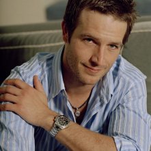 Un primo piano di Michael Vartan