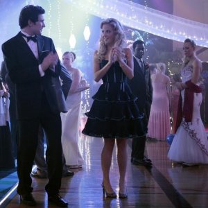 Chelan Simmons e Matt Dallas al ballo della scuola nel finale della seconda stagione di Kyle XY: I've Had the Time of my Life