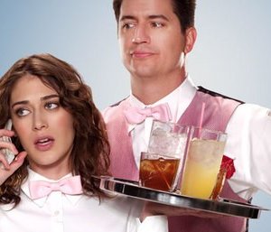Ken Marino e Lizzy Caplan in una immagine promozionale di Party Down