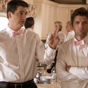 Ken Marino ed Adam Scott in una scena dell'episodio Willow Canyon Homeowners Annual Party di Party Down