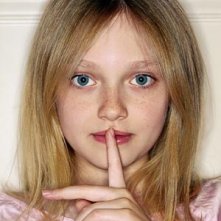 un bel primo piano di Dakota Fanning